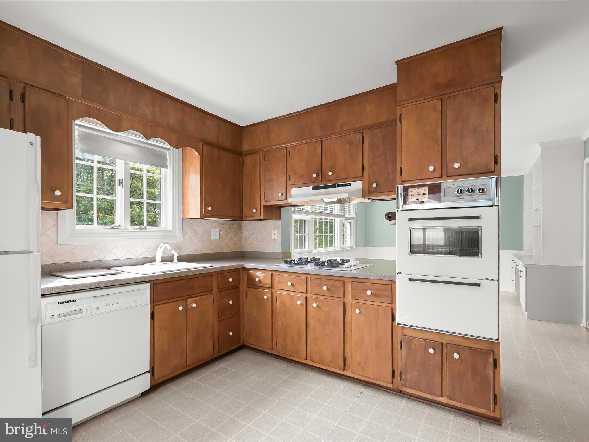 109 Hillside Road Baltimore, MD 21228 - Photo 22 of 78 Eat-in Kitchen