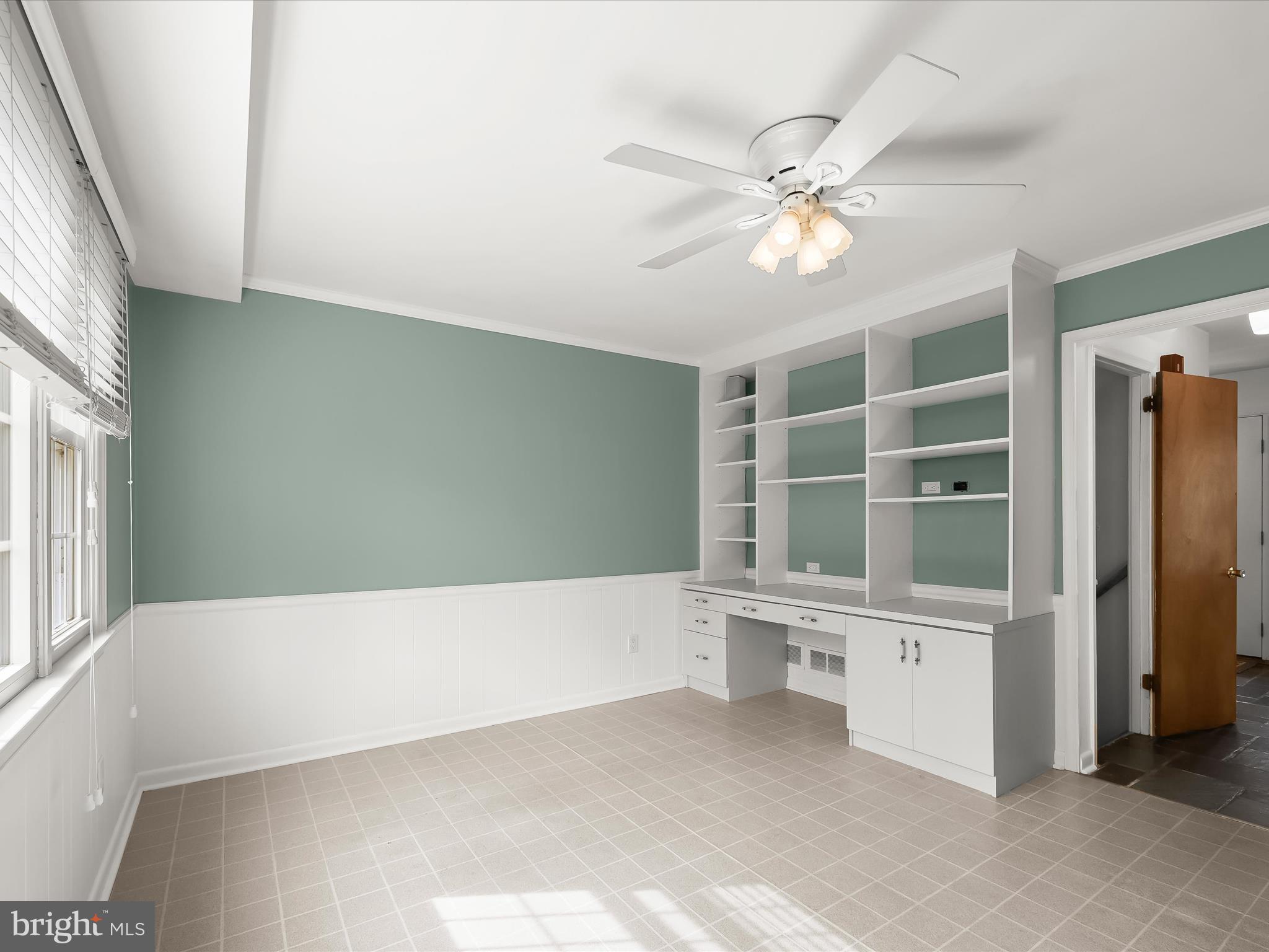 109 Hillside Road Baltimore, MD 21228 - Photo 28 of 78 Family Room - Built-Ins