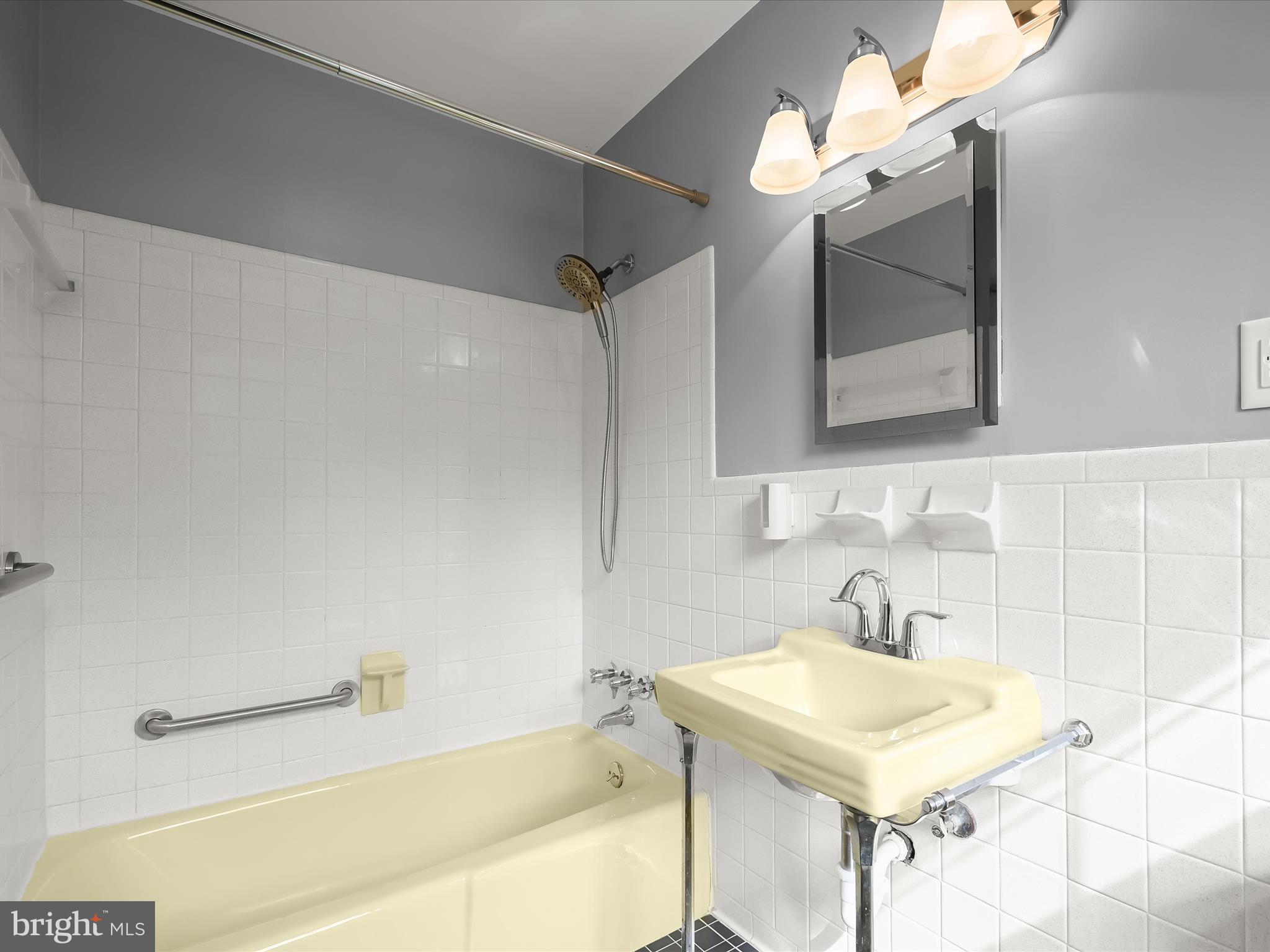 109 Hillside Road Baltimore, MD 21228 - Photo 38 of 78 En-Suite Full Bath