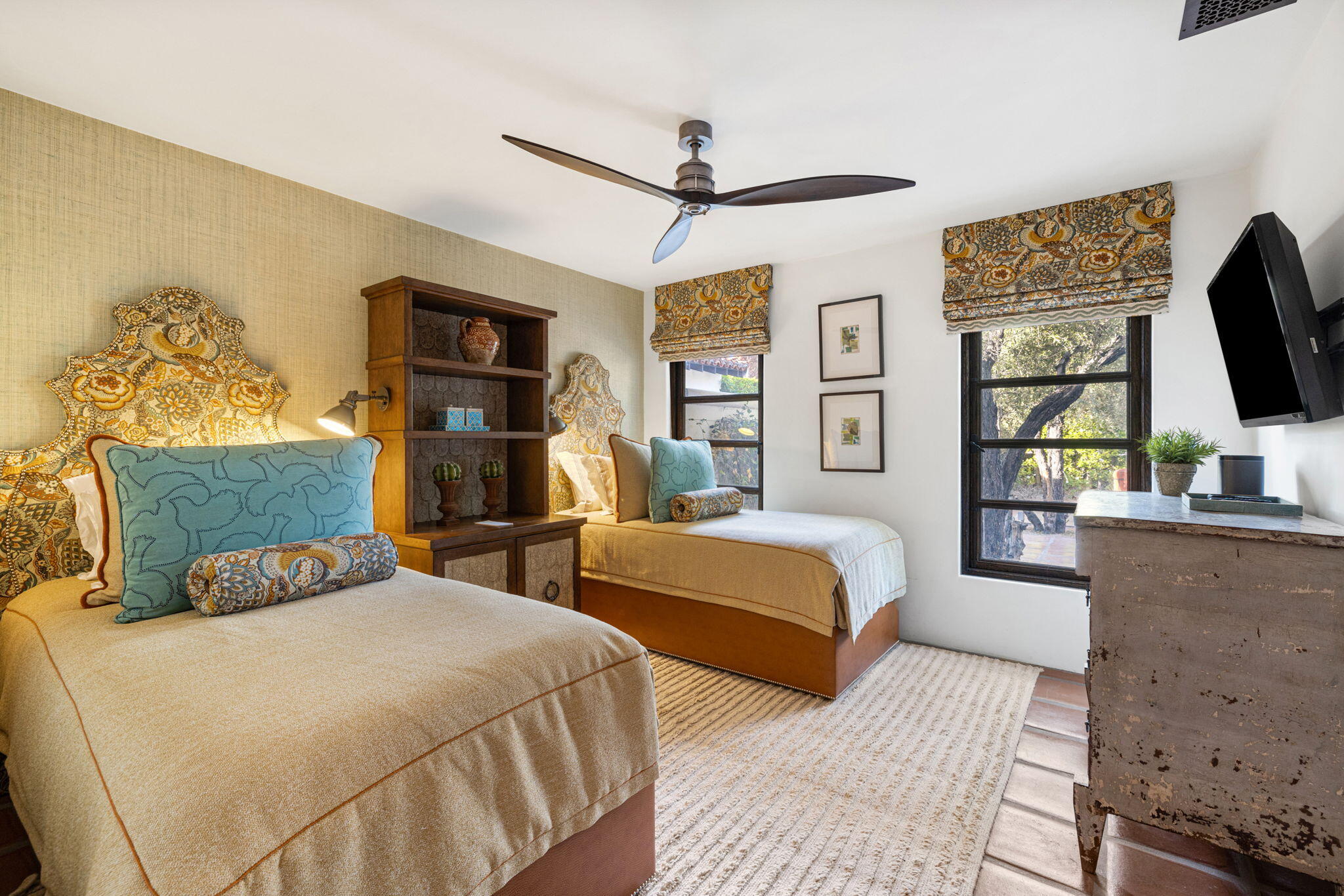 535 North Belardo Road Palm Springs, CA 92262 - Photo 23 of 45 a bedroom with a large bed and a flat tv screen on dresser