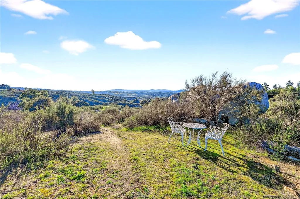 38950 Hoss Temecula, CA 92592 - Photo 11 of 40