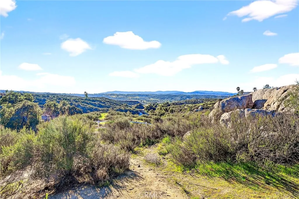 38950 Hoss Temecula, CA 92592 - Photo 12 of 40