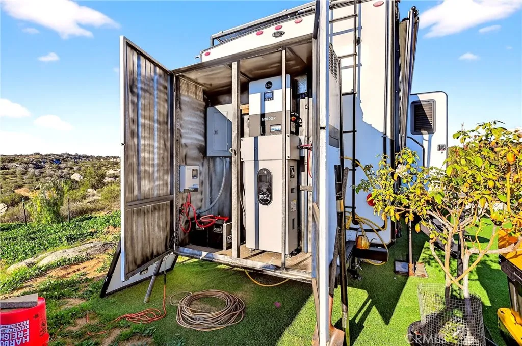 38950 Hoss Temecula, CA 92592 - Photo 14 of 40