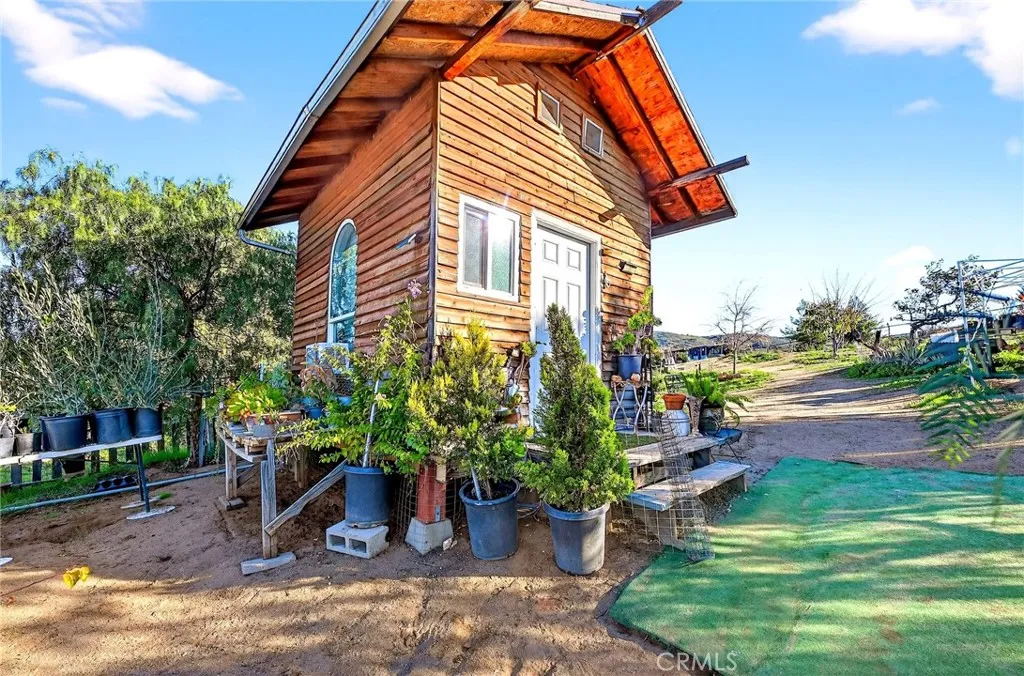 38950 Hoss Temecula, CA 92592 - Photo 17 of 40