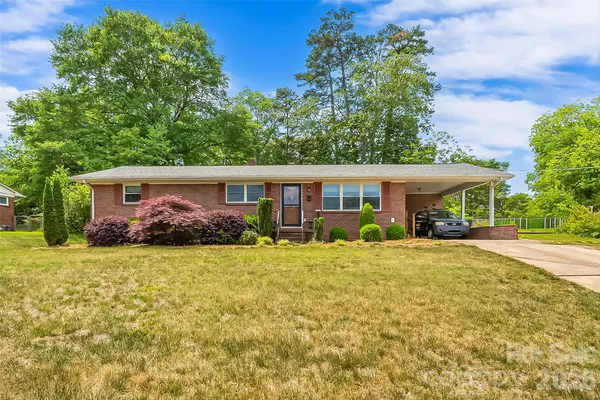 $269,000 | 1573 11th Street Northwest, Hickory, NC 28601