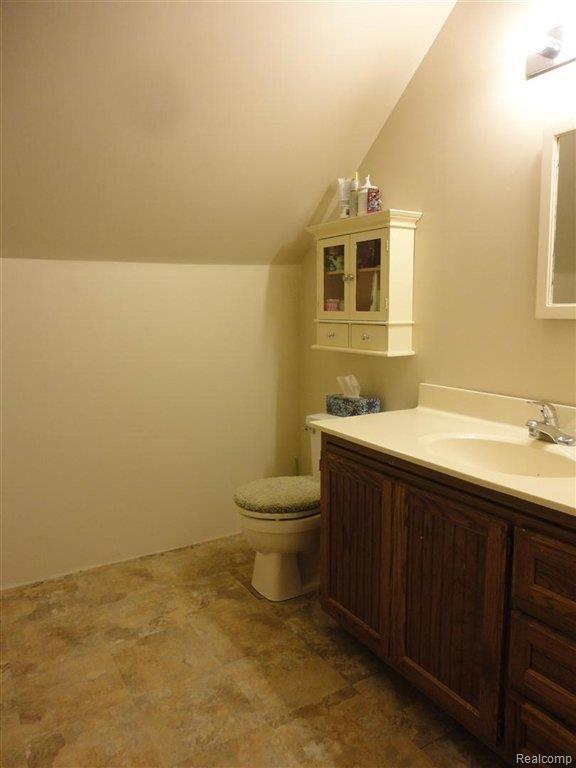 1332 Maple Grove Road Lapeer, MI 48446 - Photo 13 of 20 Upstairs Full Bath.JPG