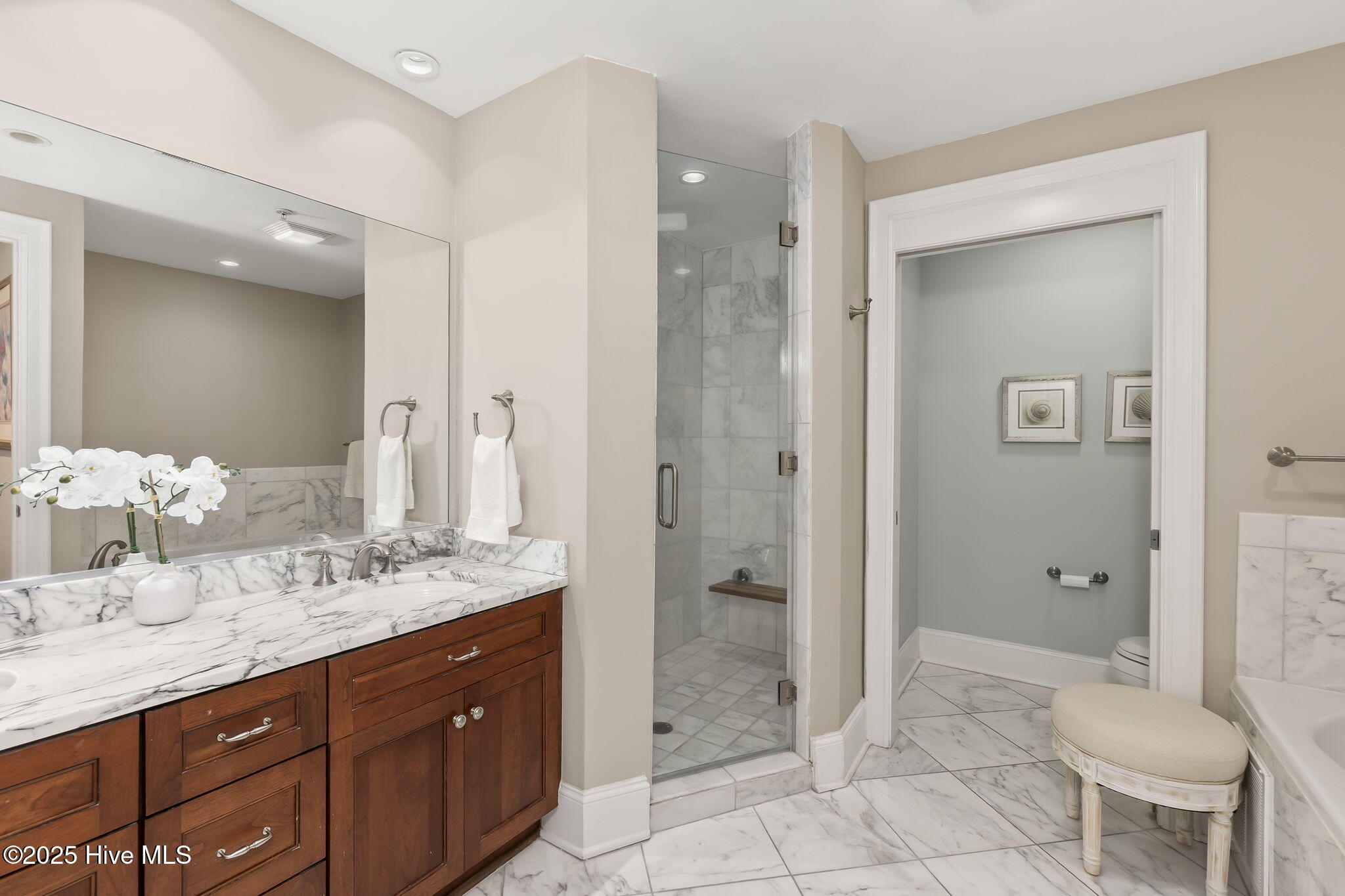 1435 Salter Path Road, Unit G4 GRANDE VILLAS Indian Beach, NC 28512 - Photo 22 of 41 En suite master bathroom