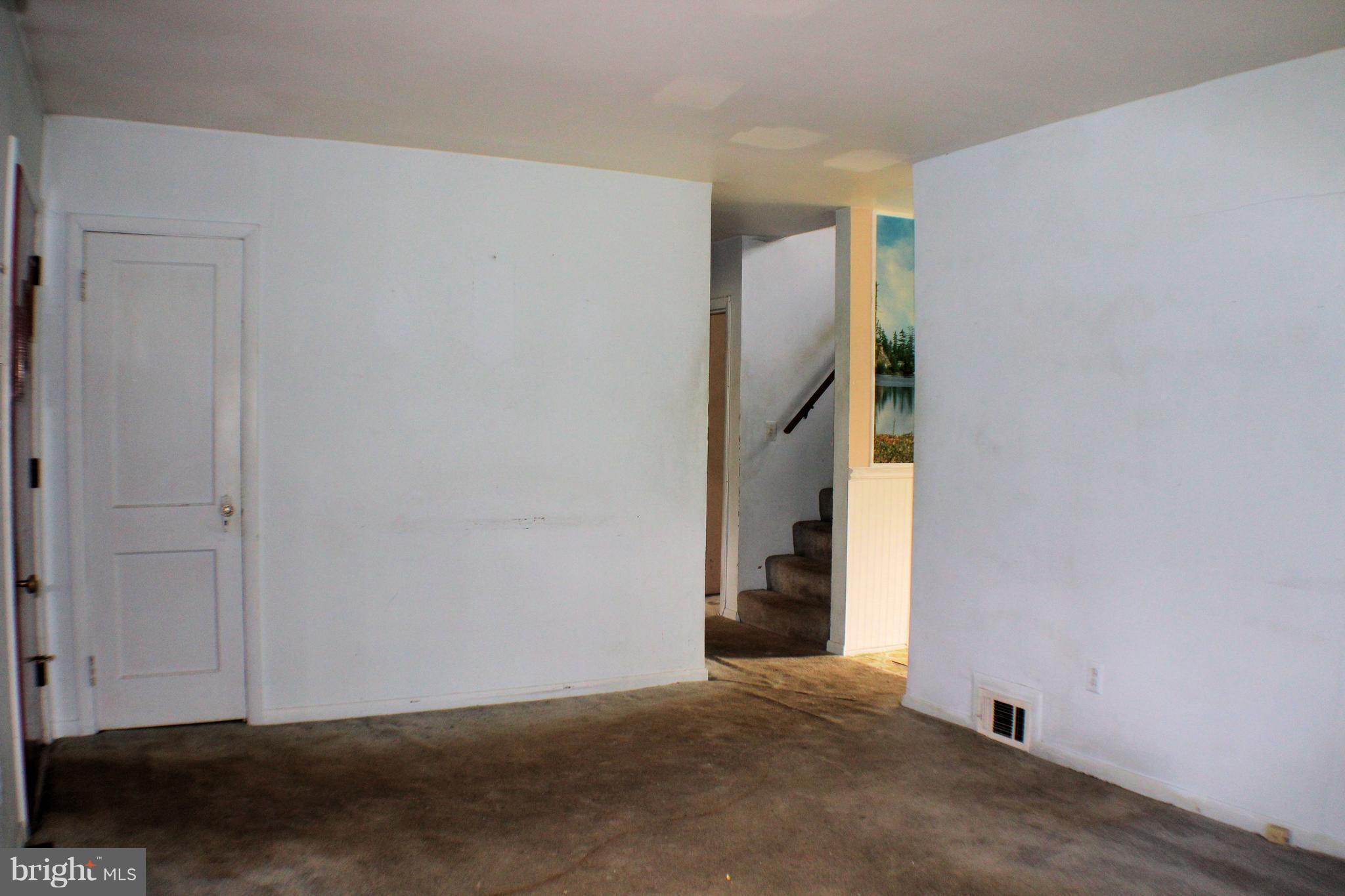 5221 Cochran Road Beltsville, MD 20705 - Photo 7 of 26 Living Room
