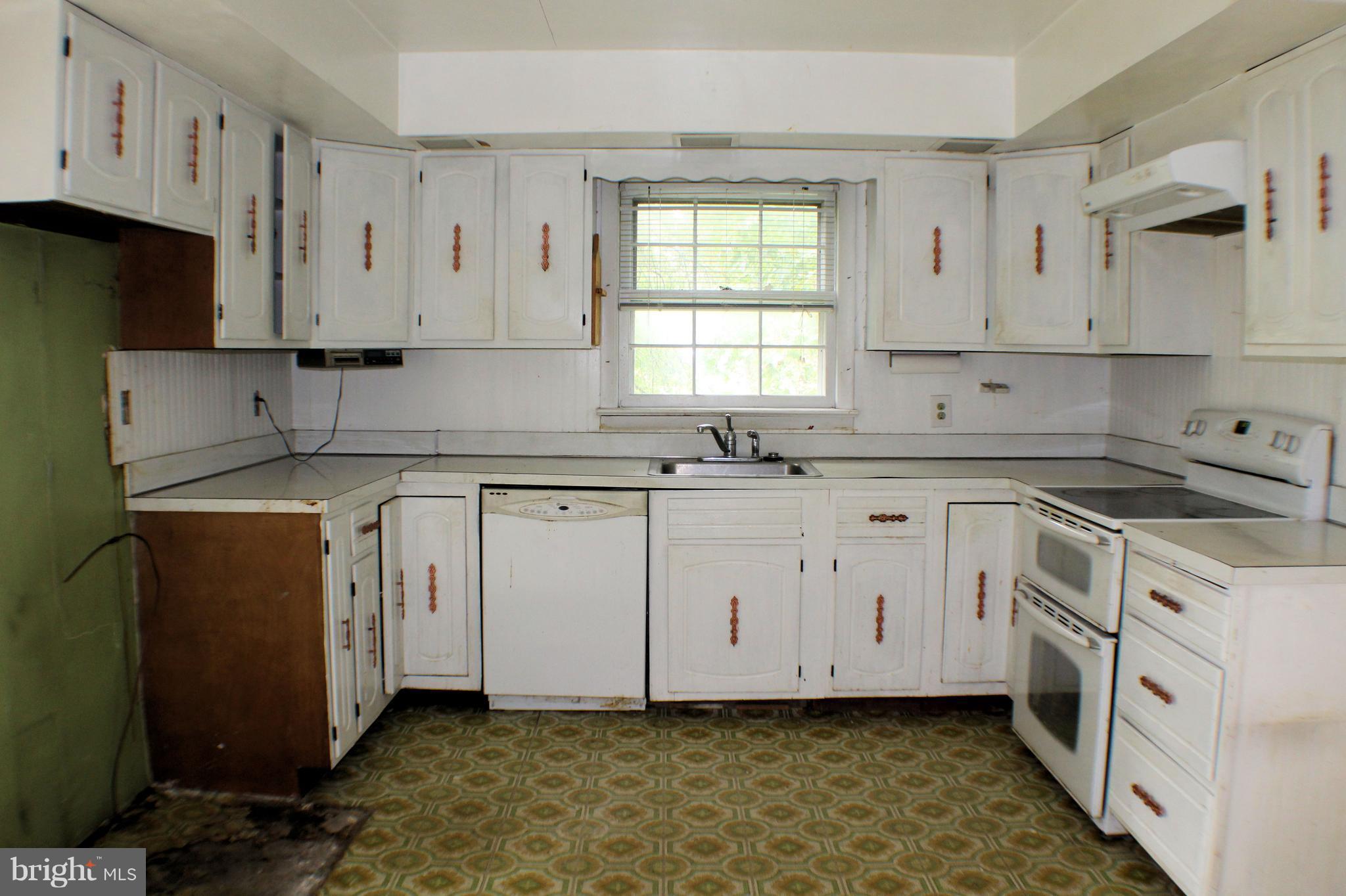 5221 Cochran Road Beltsville, MD 20705 - Photo 9 of 26 Kitchen