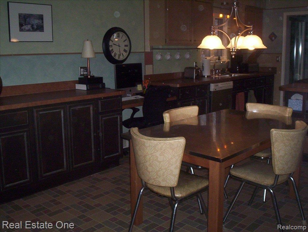 28030 Ridgebrook Road Farmington, MI 48334 - Photo 3 of 13 Eating Area