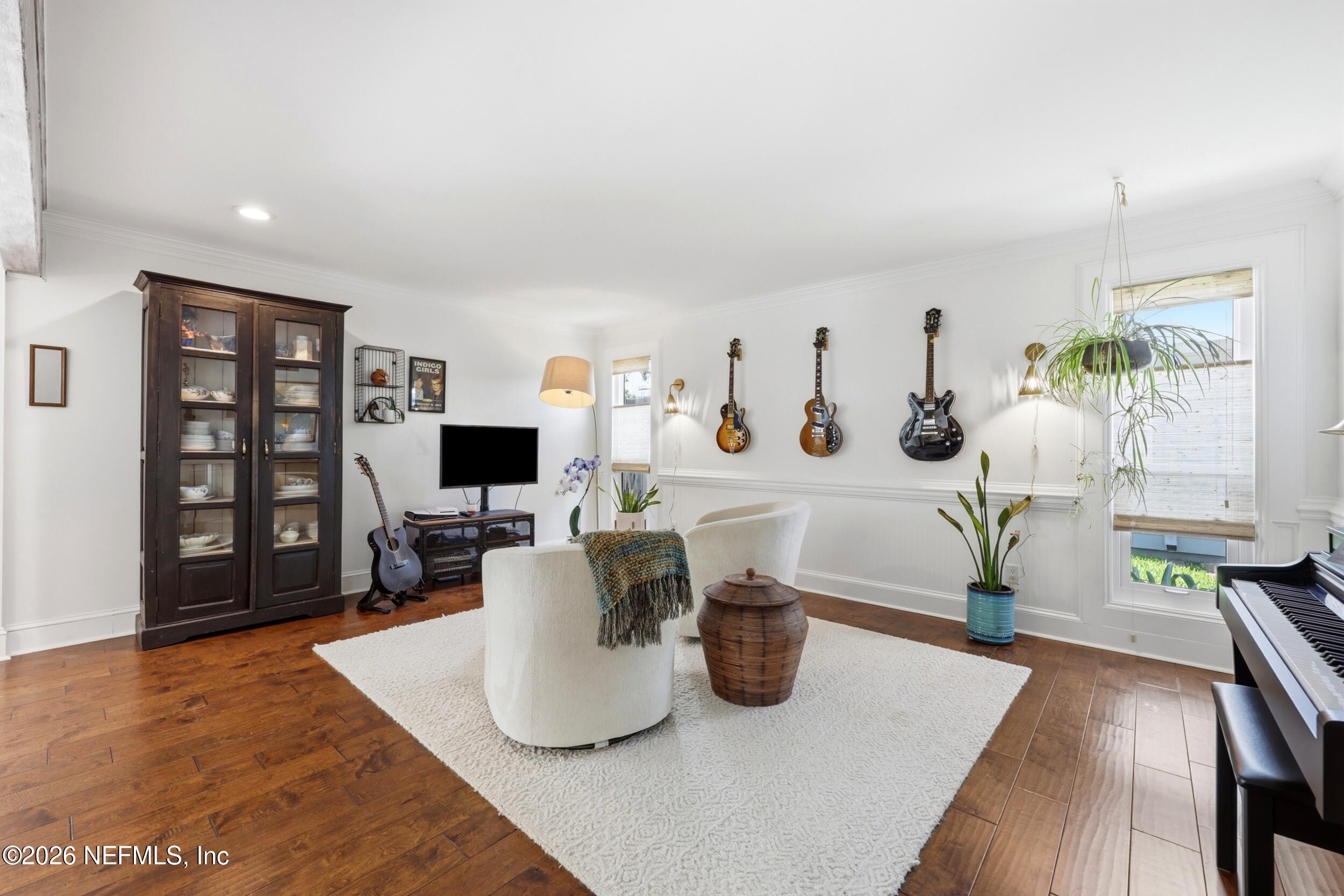 314 9th Street Atlantic Beach, FL 32233 - Photo 19 of 45 Living Room