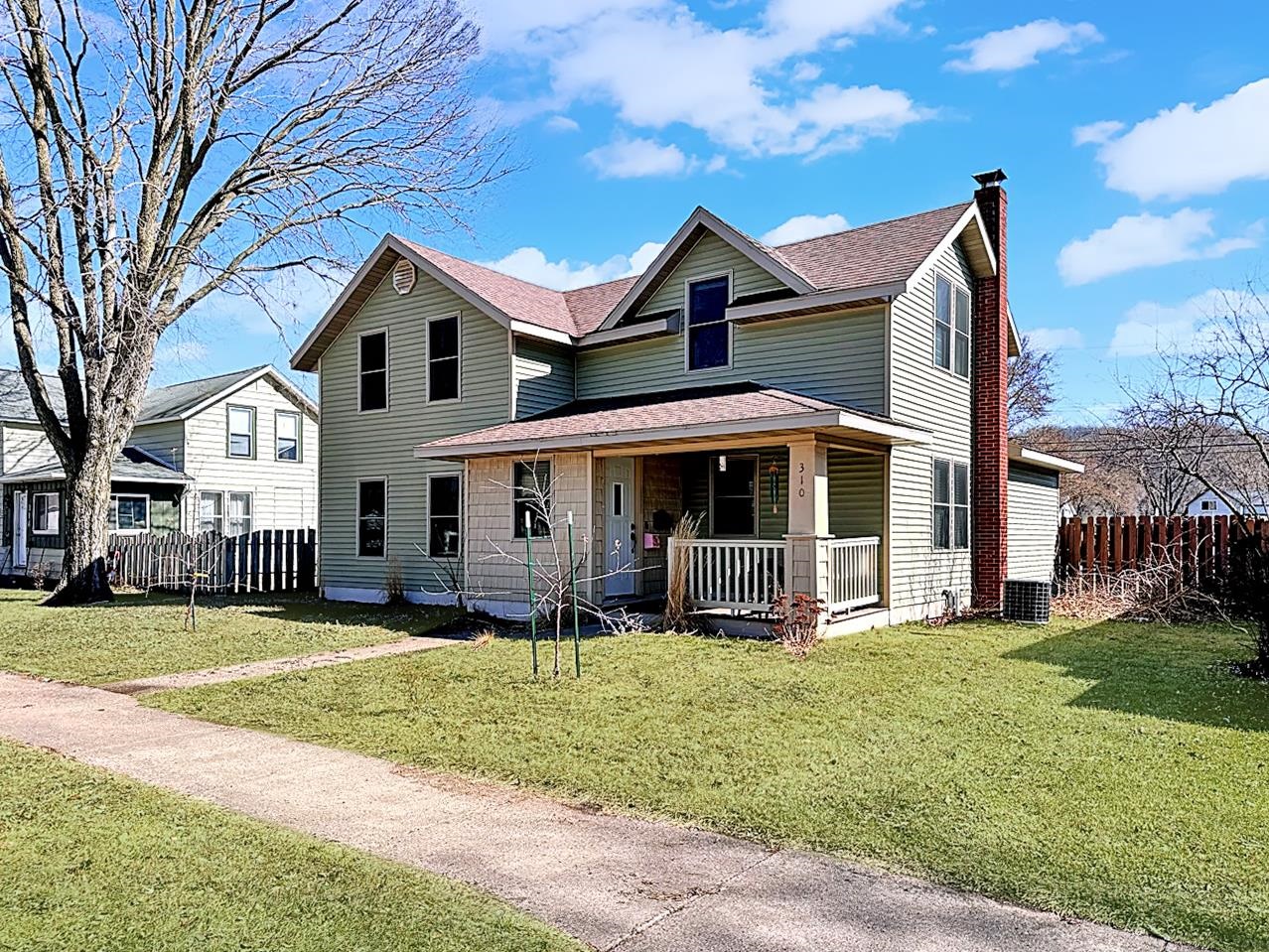 310 North Wacouta Avenue Prairie du Chien, WI 53821 - Photo 1 of 1