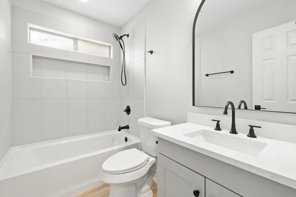 $2,300 | 1006 Cottonbowl Drive, Taylor, TX 76574