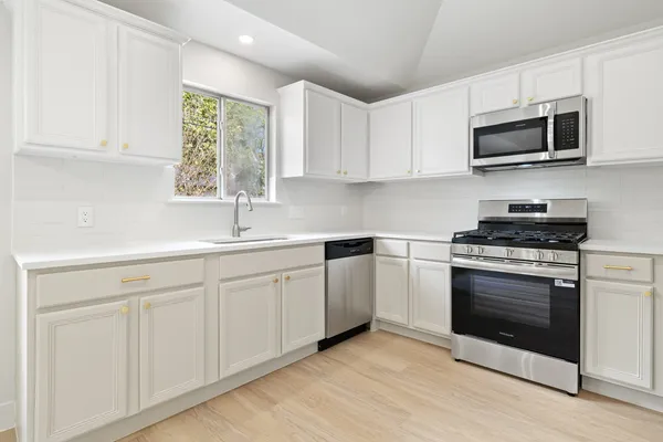 $2,300 | 1006 Cottonbowl Drive, Taylor, TX 76574