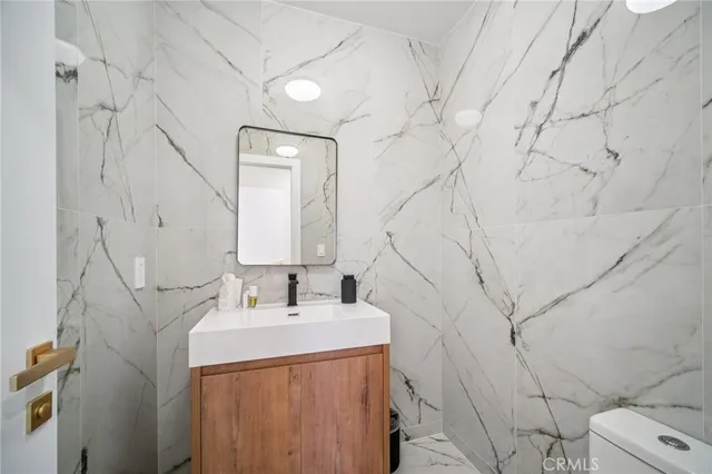 $1,799,950 | 17158 Citronia Street, Northridge, CA 91325