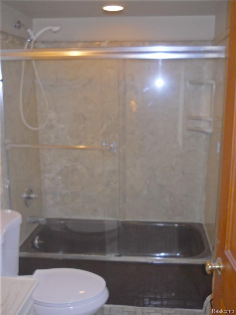 4237 Rurik Drive Howell, MI 48843 - Photo 18 of 37 master tub & shower combo