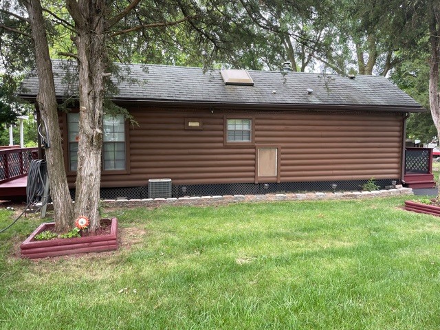 2795 East 28th Road Marseilles, IL 61341 - Photo 33 of 74 a front view of a house with a yard