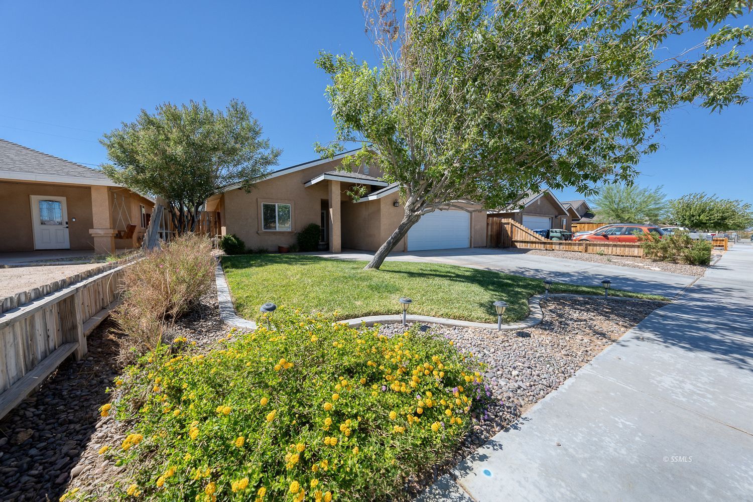 1009 Sims Street Ridgecrest, CA 93555 - Photo 36 of 40 a front view of house with yard and trees in the background