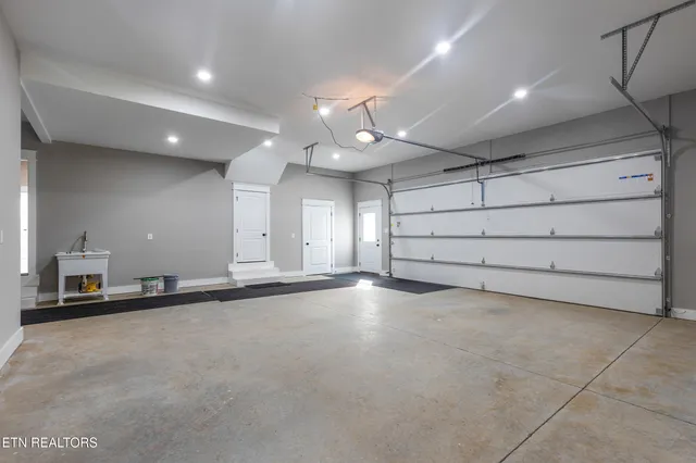 $1,199,900 | 1014 Herbert Drive, Greenback, TN 37742