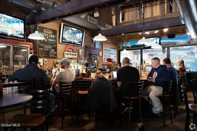 $1,300 | 5 Broadway, Unit 212, Troy, NY 12180