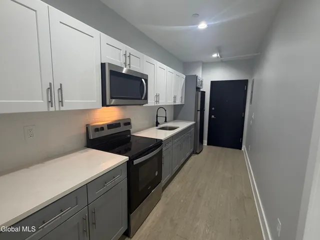 $1,300 | 5 Broadway, Unit 212, Troy, NY 12180