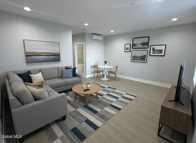 $1,300 | 5 Broadway, Unit 212, Troy, NY 12180