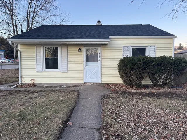 $1,300 | 3878 Johnson Avenue, Davenport, IA 52802