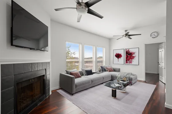$2,000 | 2414 Longview Street, Unit 307, Austin, TX 78705