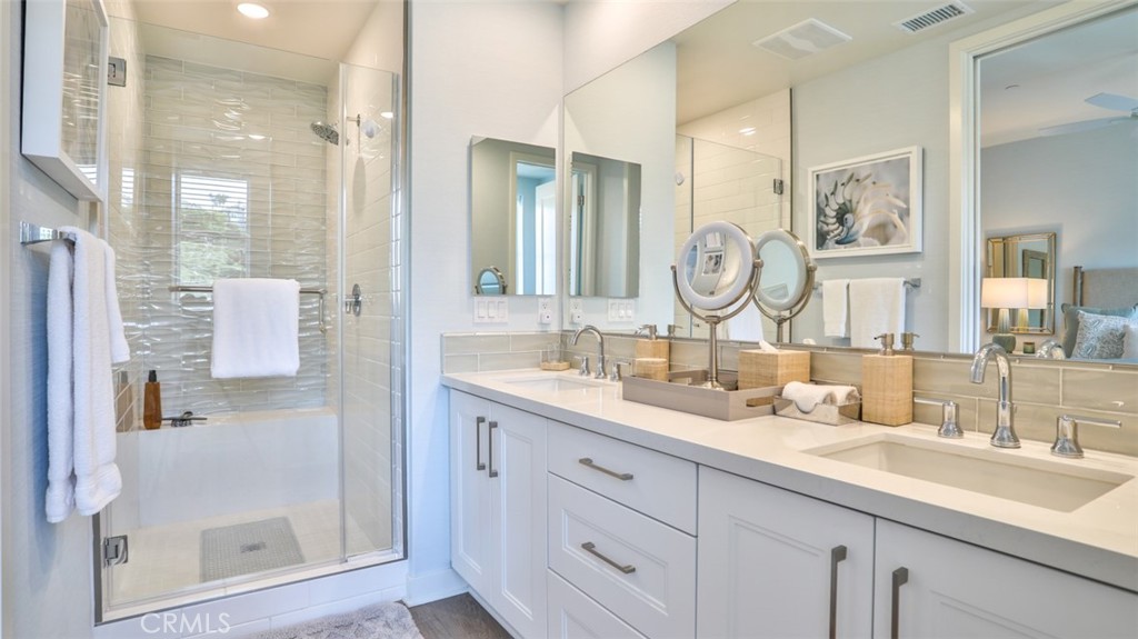 3319 Doheny Way Dana Point, CA 92629 - Photo 34 of 75 En-suite bath to primary suite