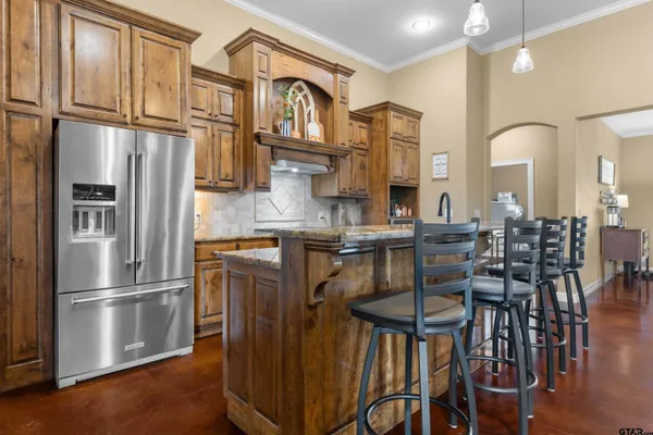 $624,900 | 215 Deerfield Lake Circle, Longview, TX 75605