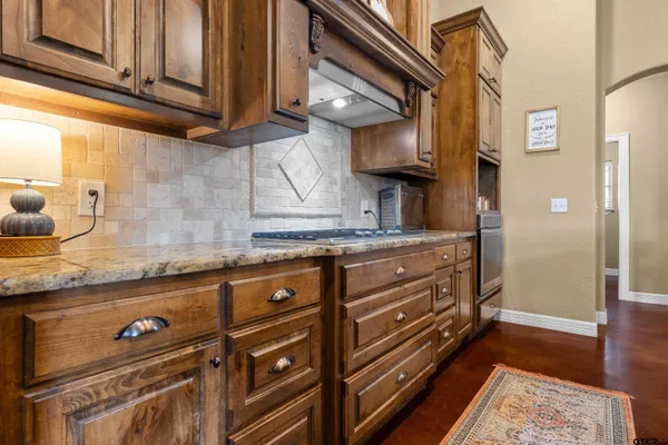 $624,900 | 215 Deerfield Lake Circle, Longview, TX 75605