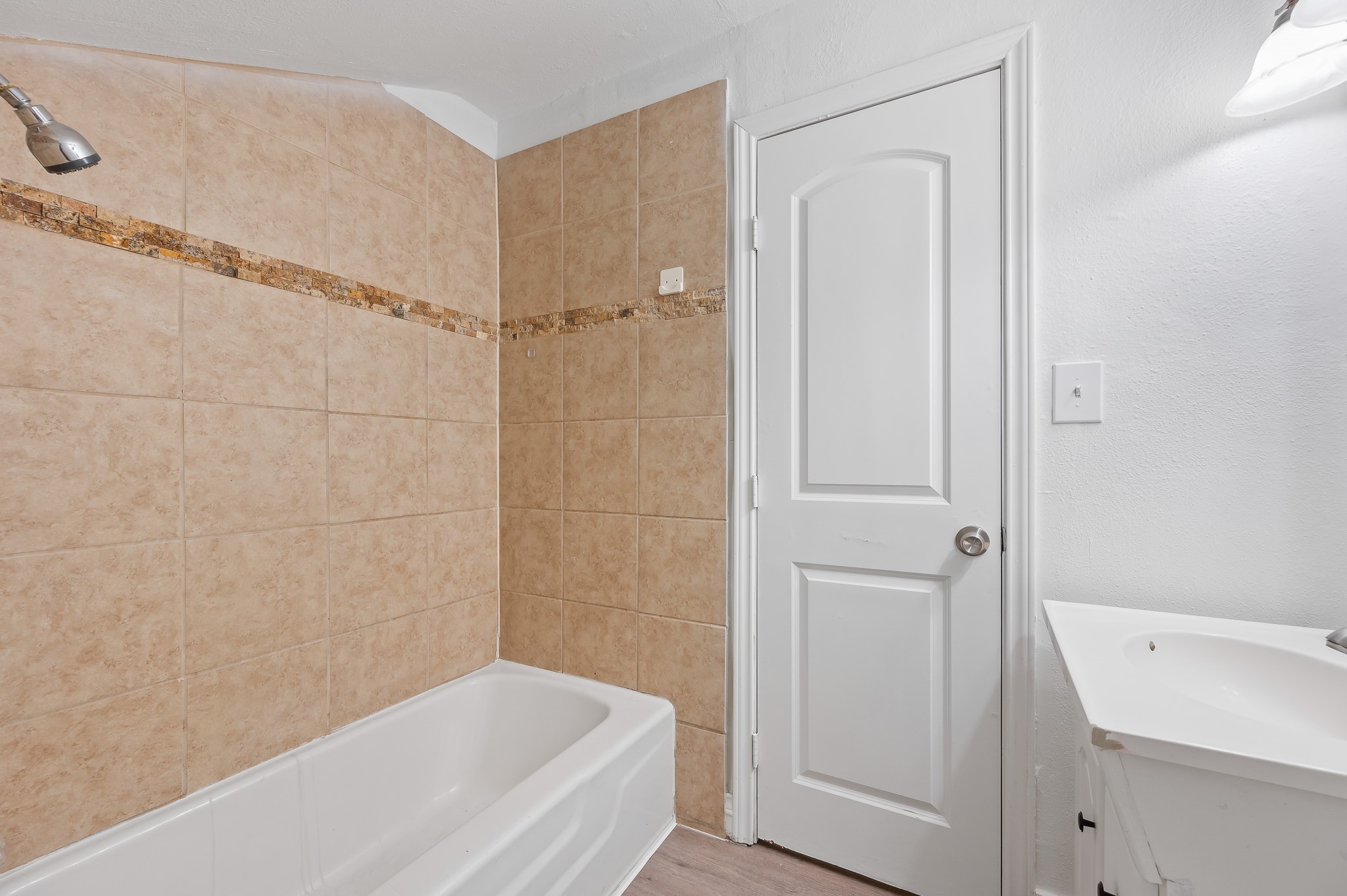 3823 Florinda Street Houston, TX 77021 - Photo 29 of 41 Bathroom #2