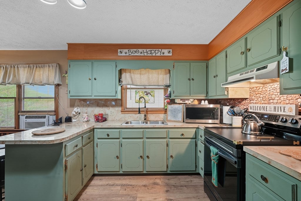 591 Ridgeview Road Saltville, VA 24370 - Photo 9 of 35 Gallery Image 9
