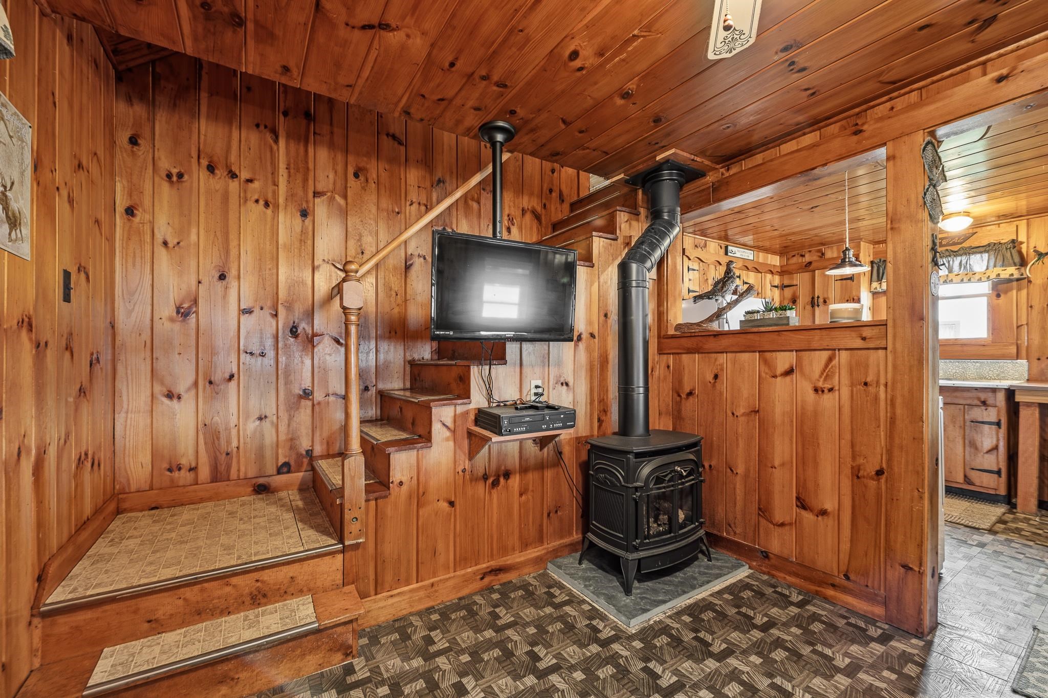 211 Beach Road Pittsburg, NH 03592 - Photo 18 of 59