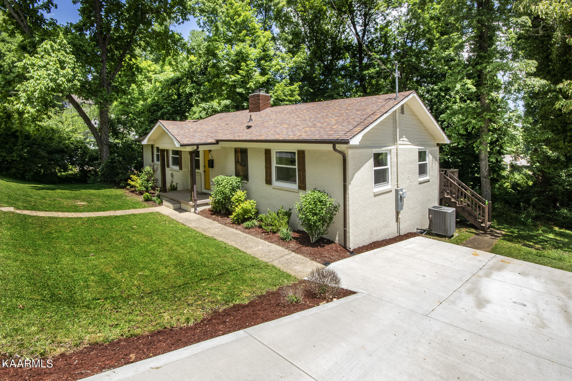 118 Decatur Road Oak Ridge, TN 37830 - Photo 3 of 45 V19A0309