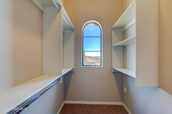 a view of empty room with window