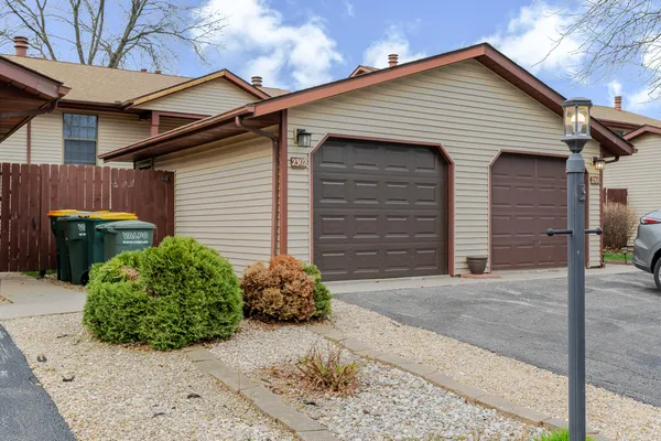 $184,900 | 2302 Yorktowne Drive, Valparaiso, IN 46383