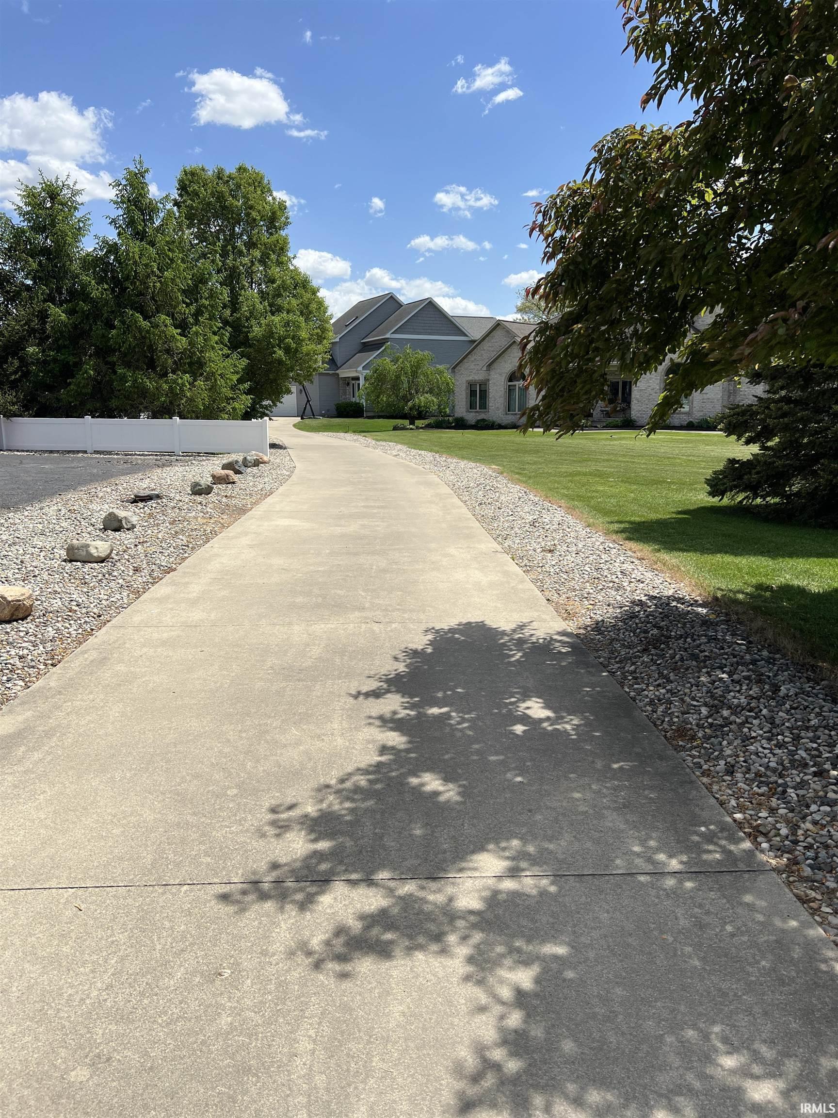 1620 Colonial Drive Rochester, IN 46975 - Photo 5 of 35