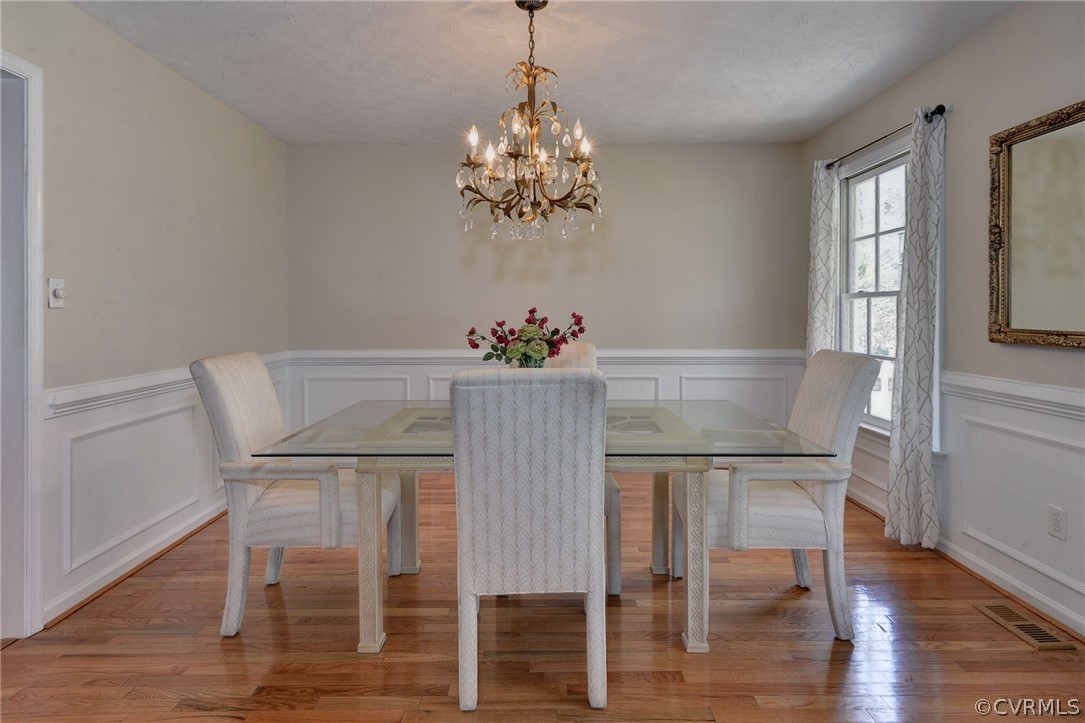 110 Westminster Place Williamsburg, VA 23188 - Photo 35 of 50 a dining room with furniture wooden floor a potted plant and a chandelier