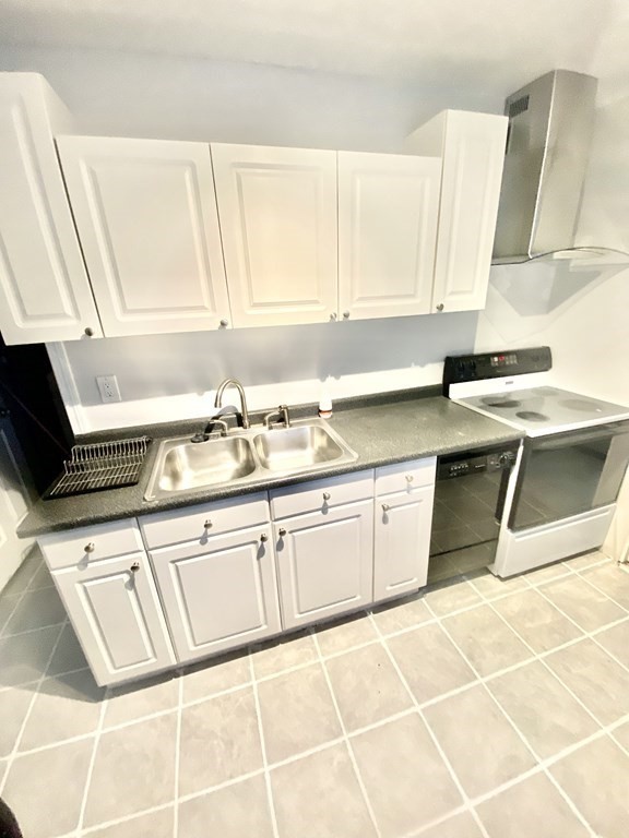 736 St James Avenue Springfield, MA 01104 - Photo 5 of 8