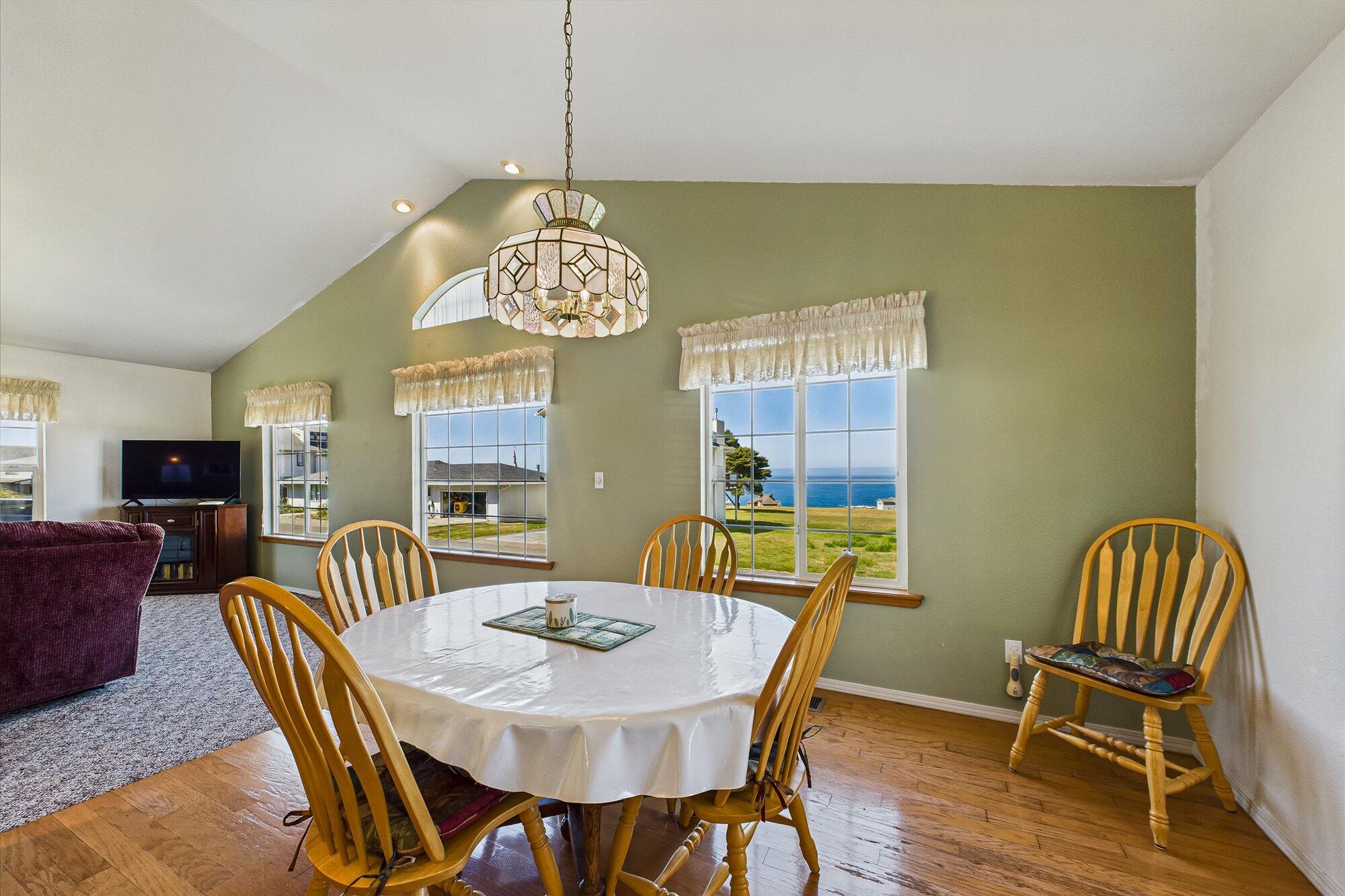 134 Sea View Road Whitethorn, CA 95589 - Photo 6 of 21
