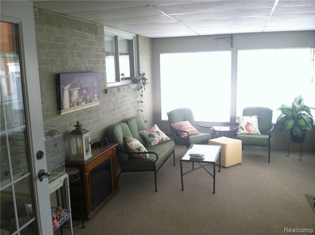 1958 Common Road Warren, MI 48092 - Photo 5 of 31 1958-common-27.jpg