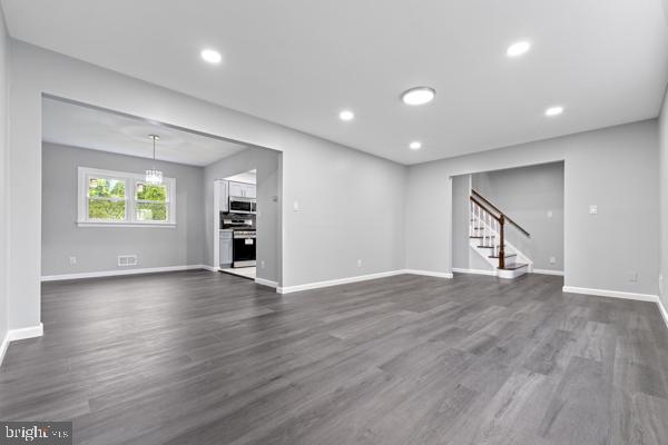 2164 Wh-ham Square Hamilton, NJ 08690 - Photo 6 of 40 Livingroom/dining room