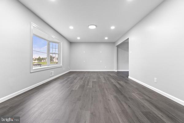 2164 Wh-ham Square Hamilton, NJ 08690 - Photo 8 of 40 Living room