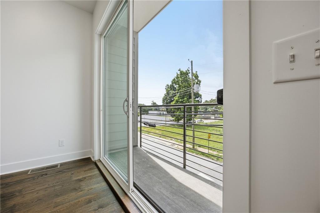 211 Bass Street Southwest, Unit 10 Atlanta, GA 30315 - Photo 13 of 34