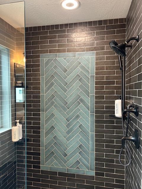 1029 Brandon Way Phoenix, OR 97535 - Photo 27 of 75 Tiled oversize primary shower