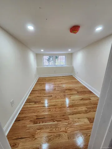 a view of empty room with window