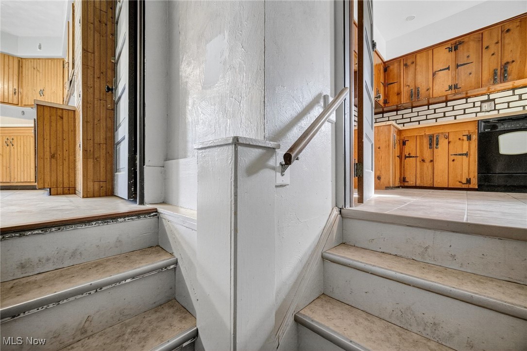 19560 Lorain Road Cleveland, OH 44126 - Photo 24 of 35 View of staircase