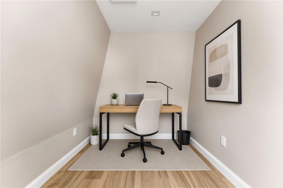6 Potter Street Newport, RI 02840 - Photo 13 of 22 Sitting/Home Office area