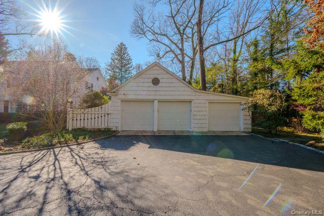 10 Hidden Pond Muttontown, NY 11545 - Photo 4 of 46 Attached 3 car garage